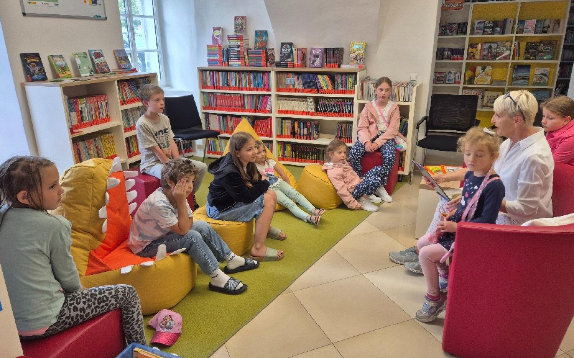 Vorlesestunde in der Stadtbücherei Bruck/Leitha - Juli 2025